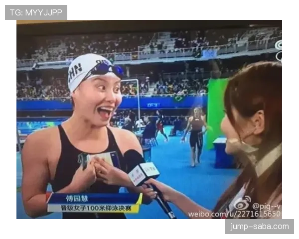 傅园慧又在泳池边啃鸡腿了，这自律人设是不是有点绷不住？